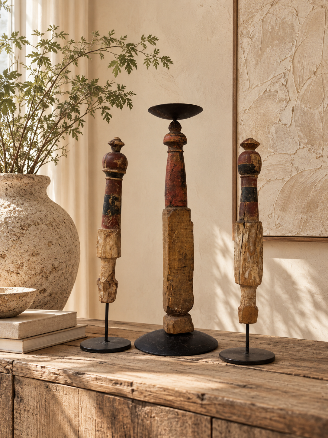 Trio de bougeoirs indiens anciens en bois