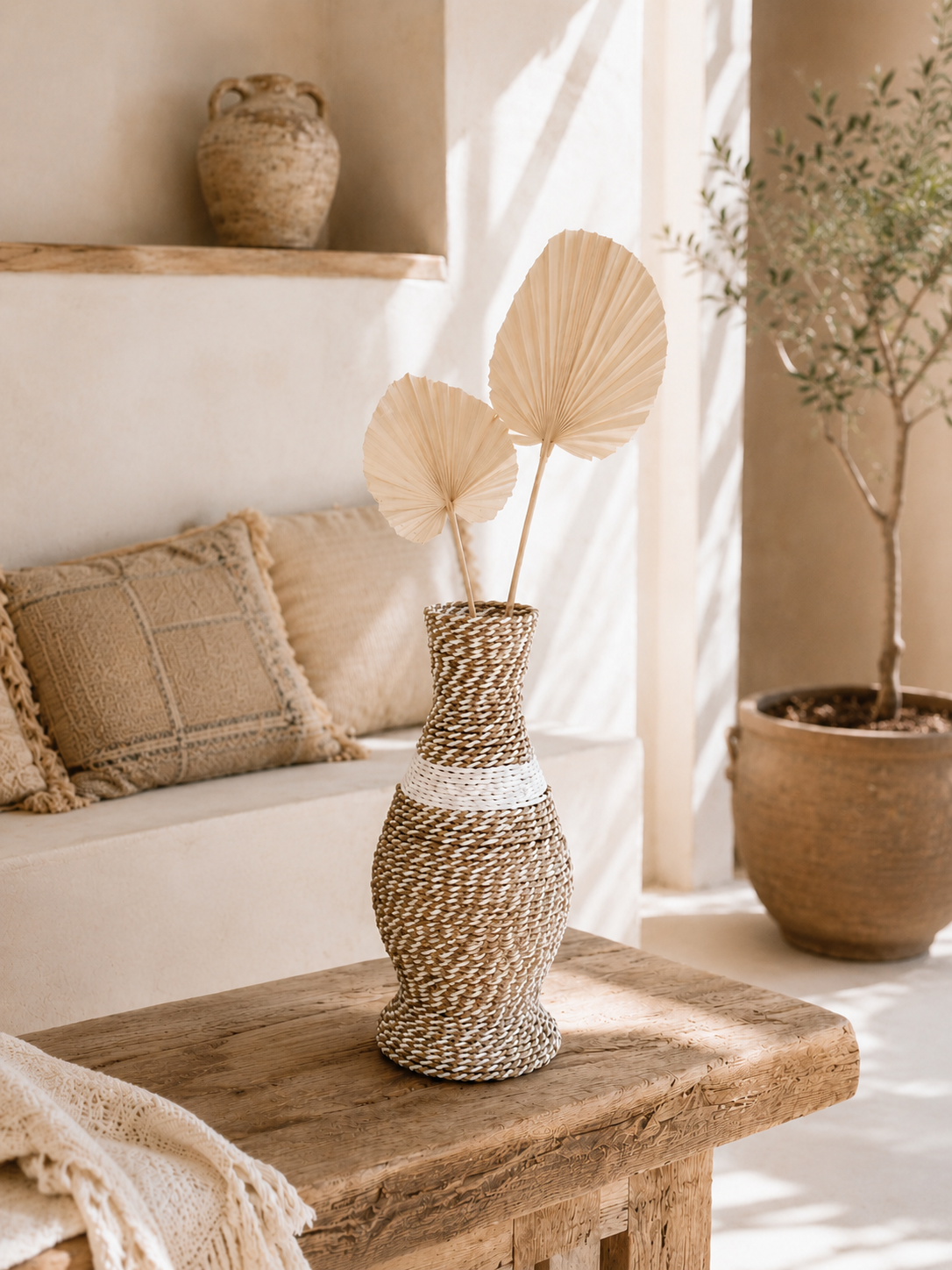 Vase en corde tressée