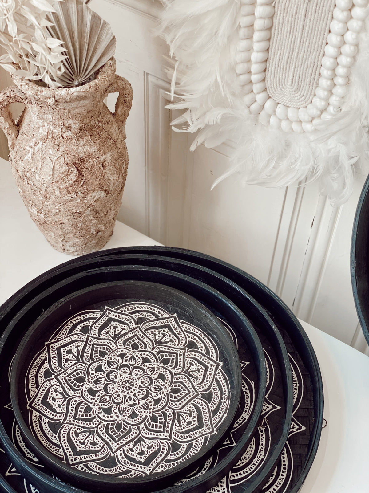 Braided tray set with patterns
