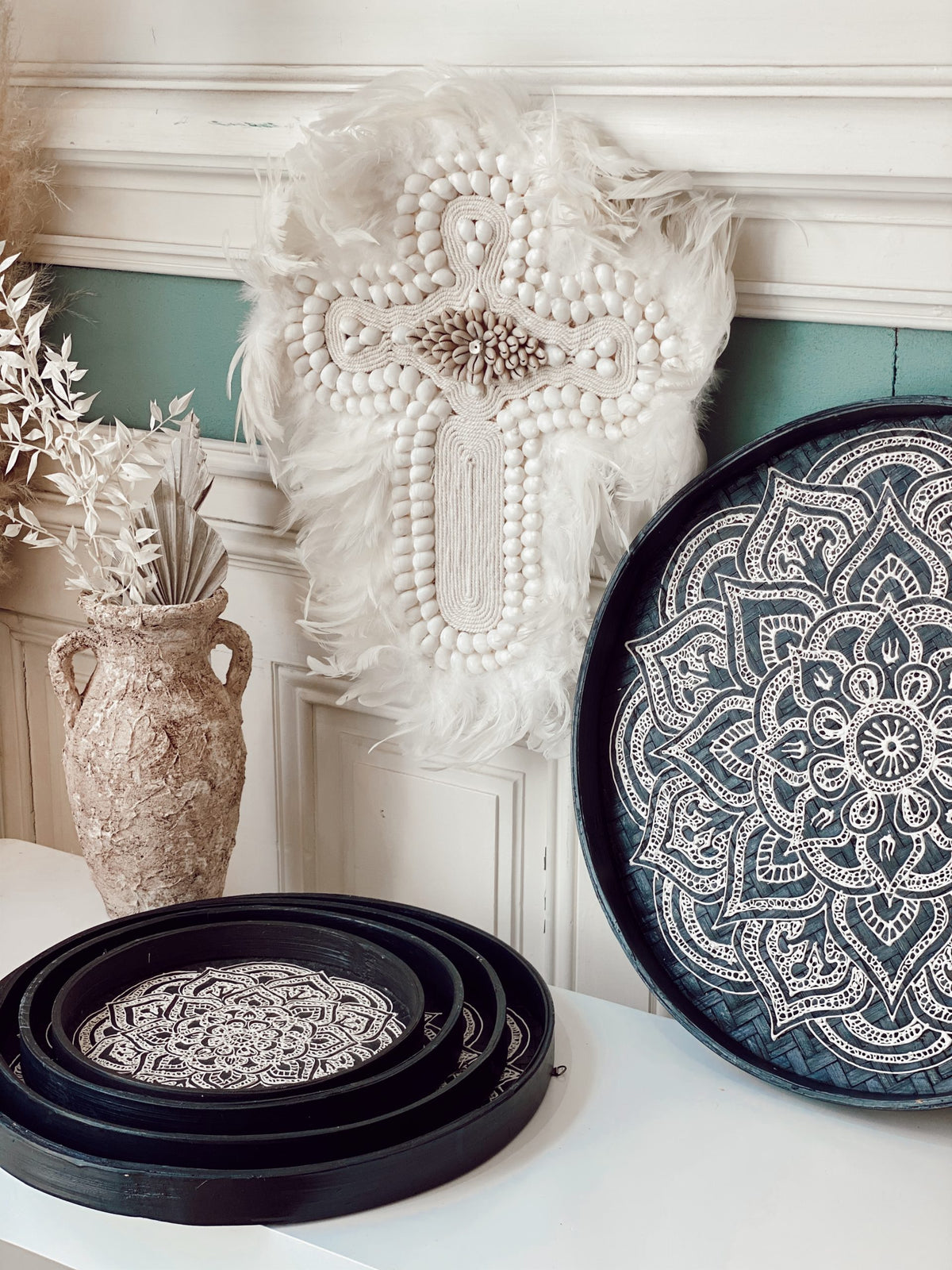 Braided tray set with patterns