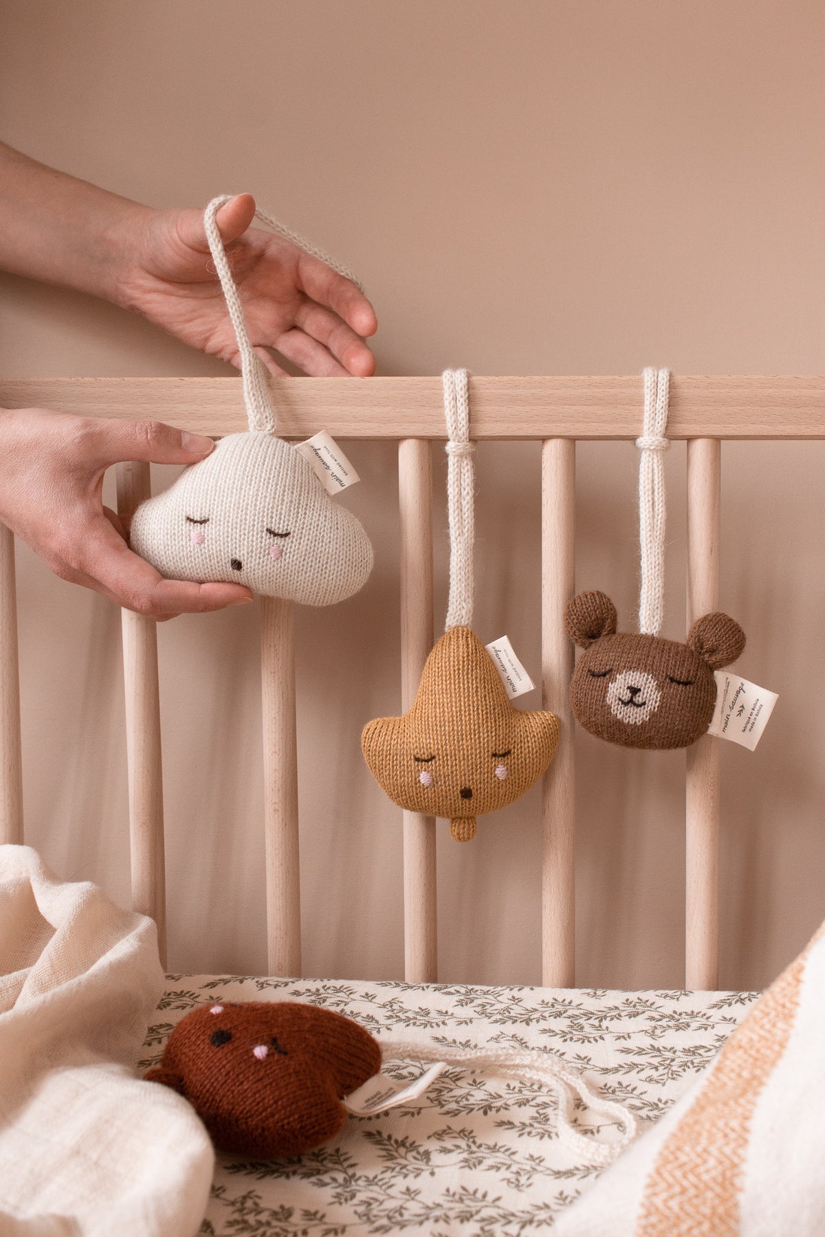 Rabbit hanging rattle
